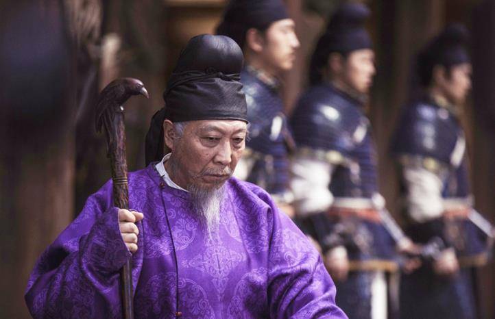 周平没有辜负皇帝的嘱托,他上任后进行了大刀阔斧般的改革,既然商船不