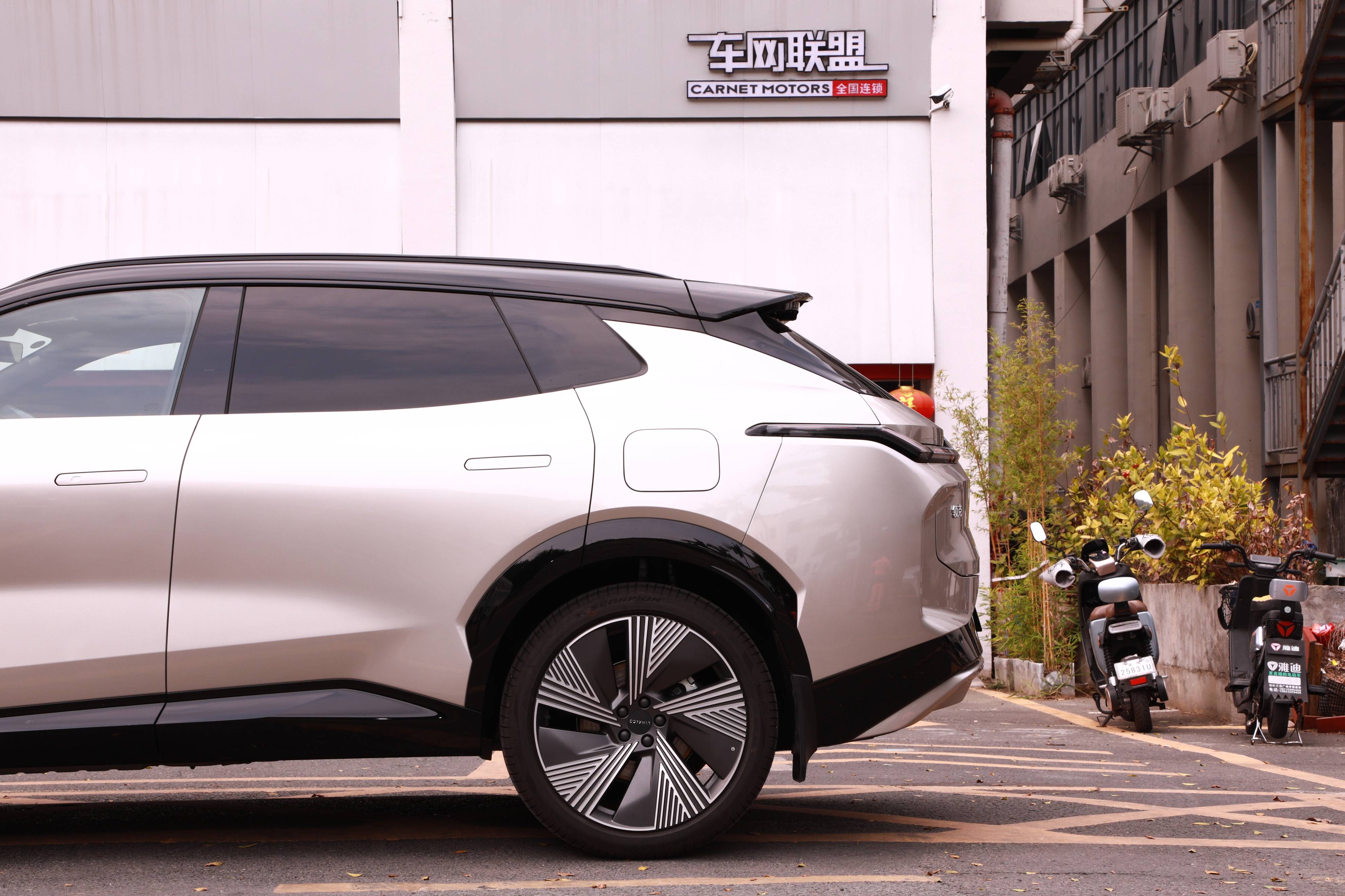 领克08新车贴膜看这里,face guard隐形车衣提亮防刮易打理!