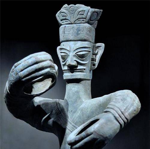 三星堆可深入研究,为何突然放弃挖掘了?考古队长:你看出土了啥