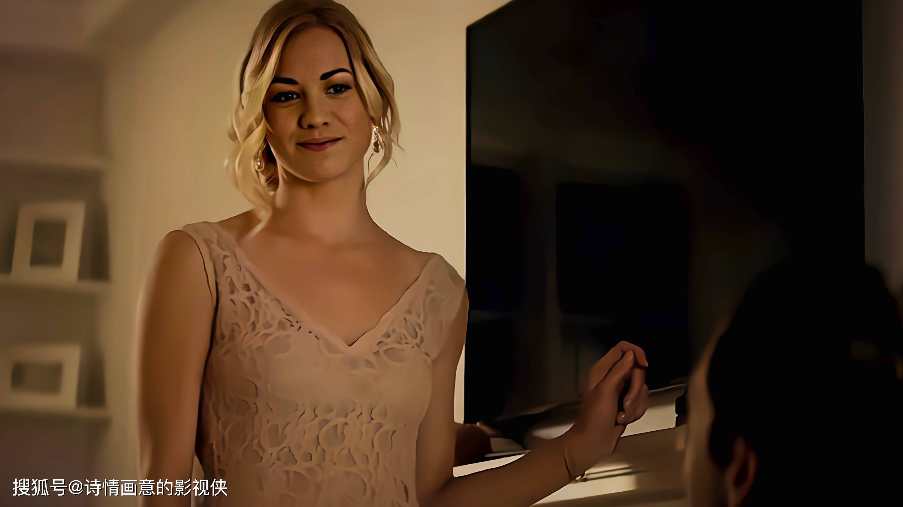 《曼哈顿夜曲》是一部深刻探讨人性,爱情,欲望和都市冷漠等主题的电影