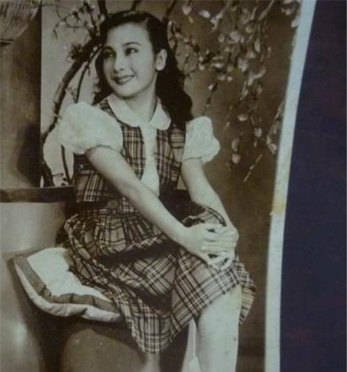 3岁因长得太美被舅舅偷走,14岁红遍上海滩,一组老照片卖几百万