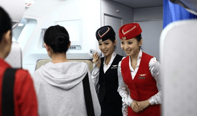 为什么飞机失事,空乘宁愿大家一起出事,也不组织跳伞逃生?