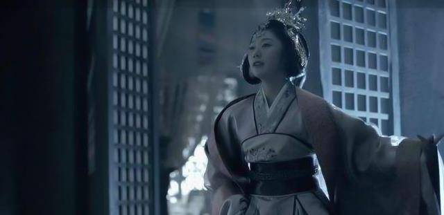 一国公主却沦为"玩物",惨遭大臣糟蹋,最终沦落街头卖身