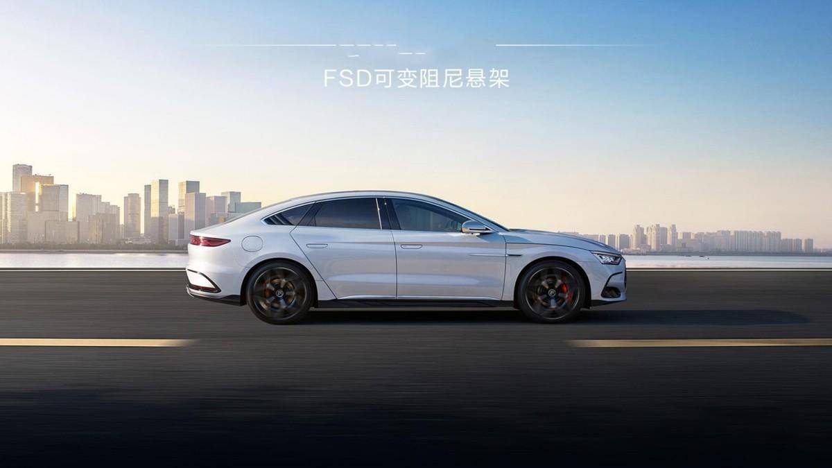 轴距2843毫米,定位中型轿车,而比亚迪汉dm-i的长宽高尺