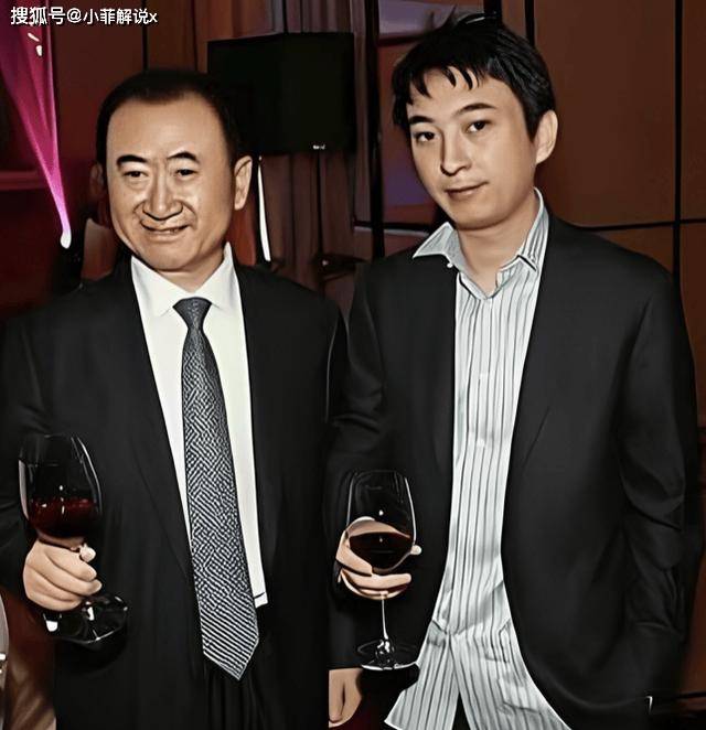 王健林还清6000亿债后终于现身!脸色惨白身形瘦弱