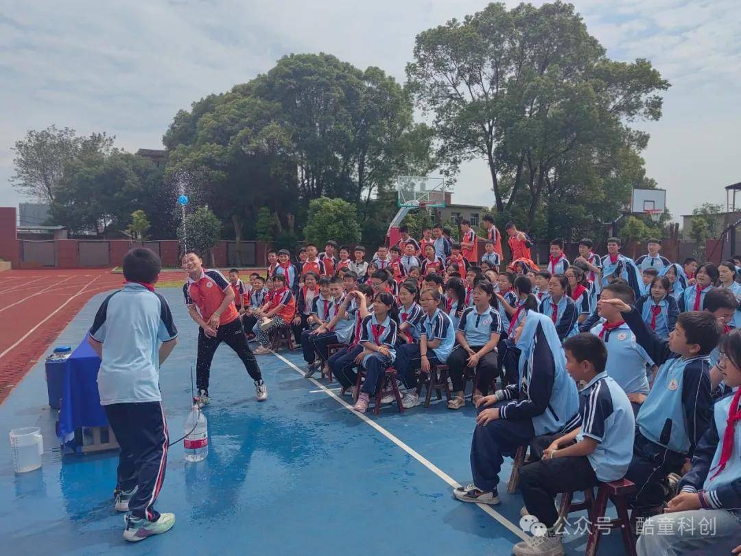 酷童科创科普进校园——走进芳草学校复兴路校区