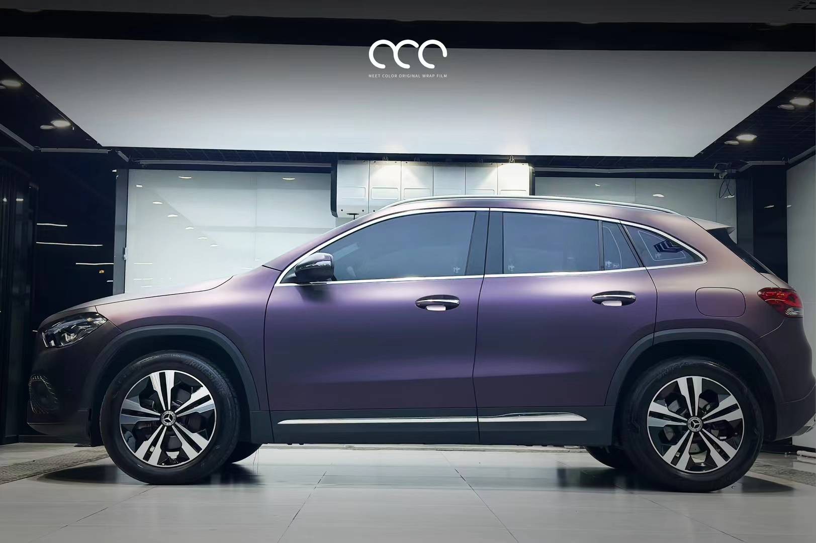 奔驰gla漫彩超亚金属黑紫改色膜,天生自带神秘感