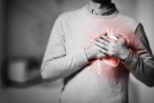 胸口突然会"刺痛"几秒,是犯心脏病了吗?很多人都未搞清楚原因