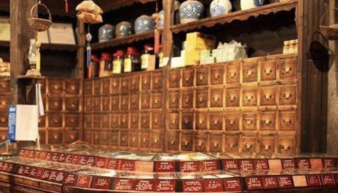 如正德年间,总制陕西右都御史杨一清奏请"官银动支一二百两,置买药饵