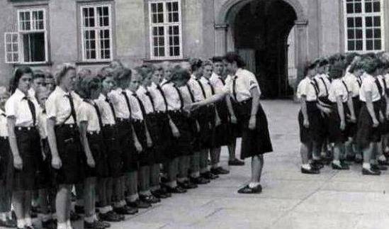 二战德国女兵50万,却很少出现在前线,称为纳粹的"床垫"