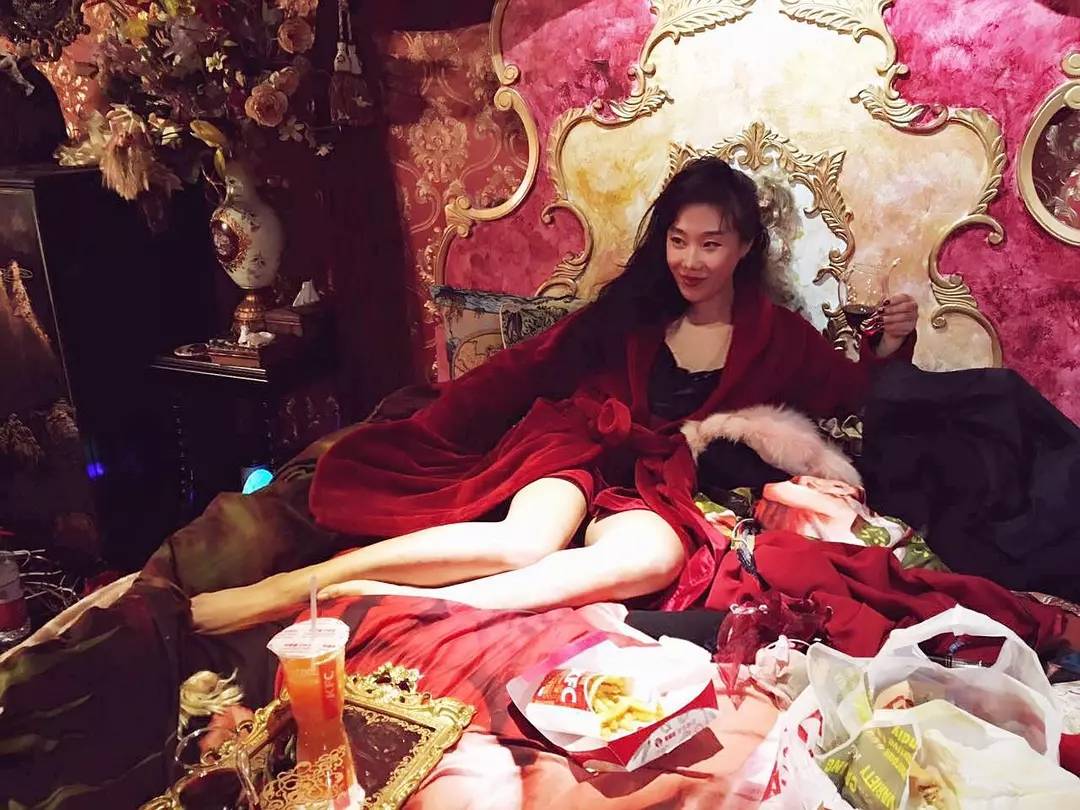 世界当代艺术大师现代艺术大师戴帆草间弥生