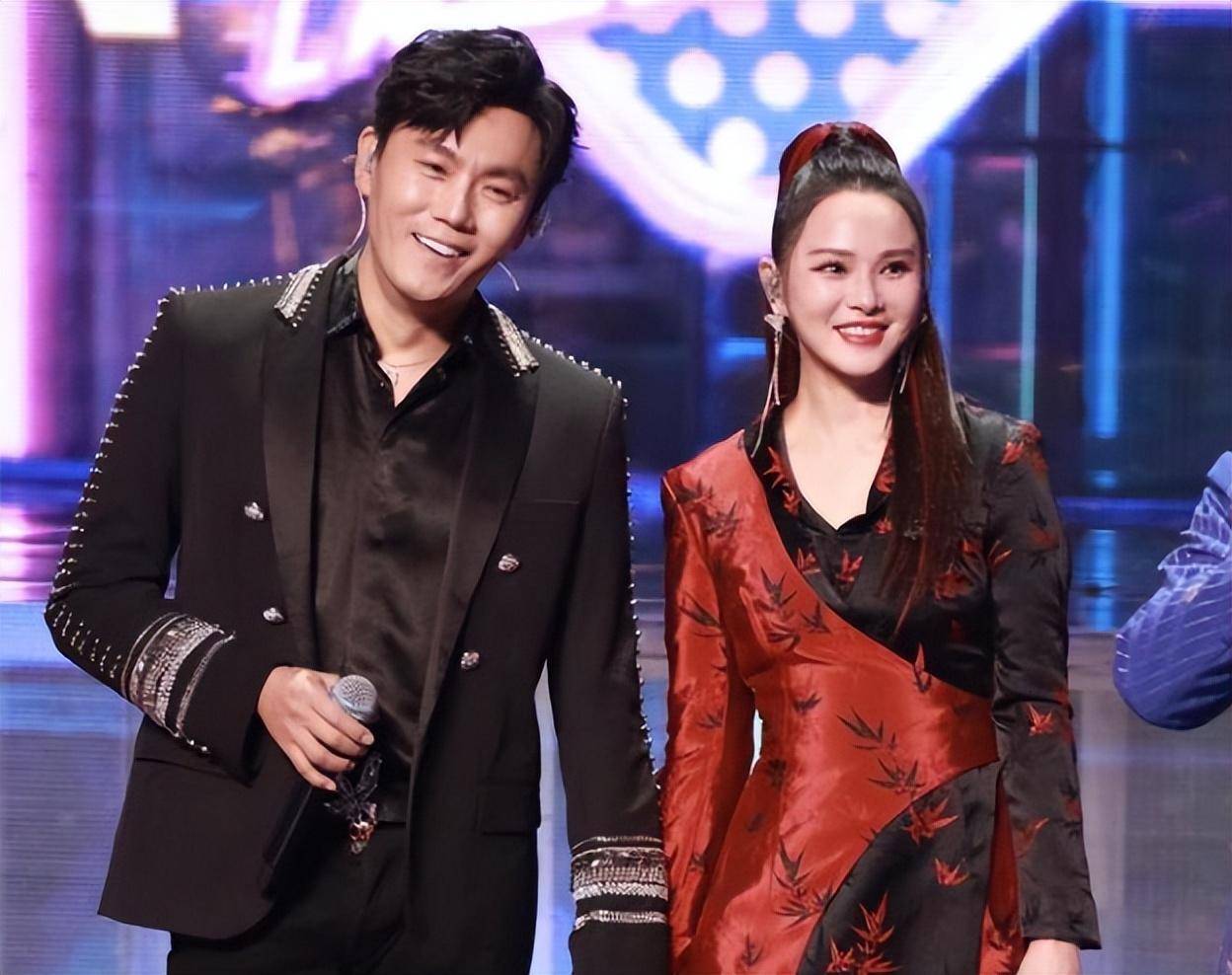 是王铮亮,因为在第三季节目中,陈楚生,王栎鑫,俞灏明,张远来参加节目