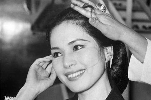 在后来七保子写的回忆录中她描写:从那晚开始,苏