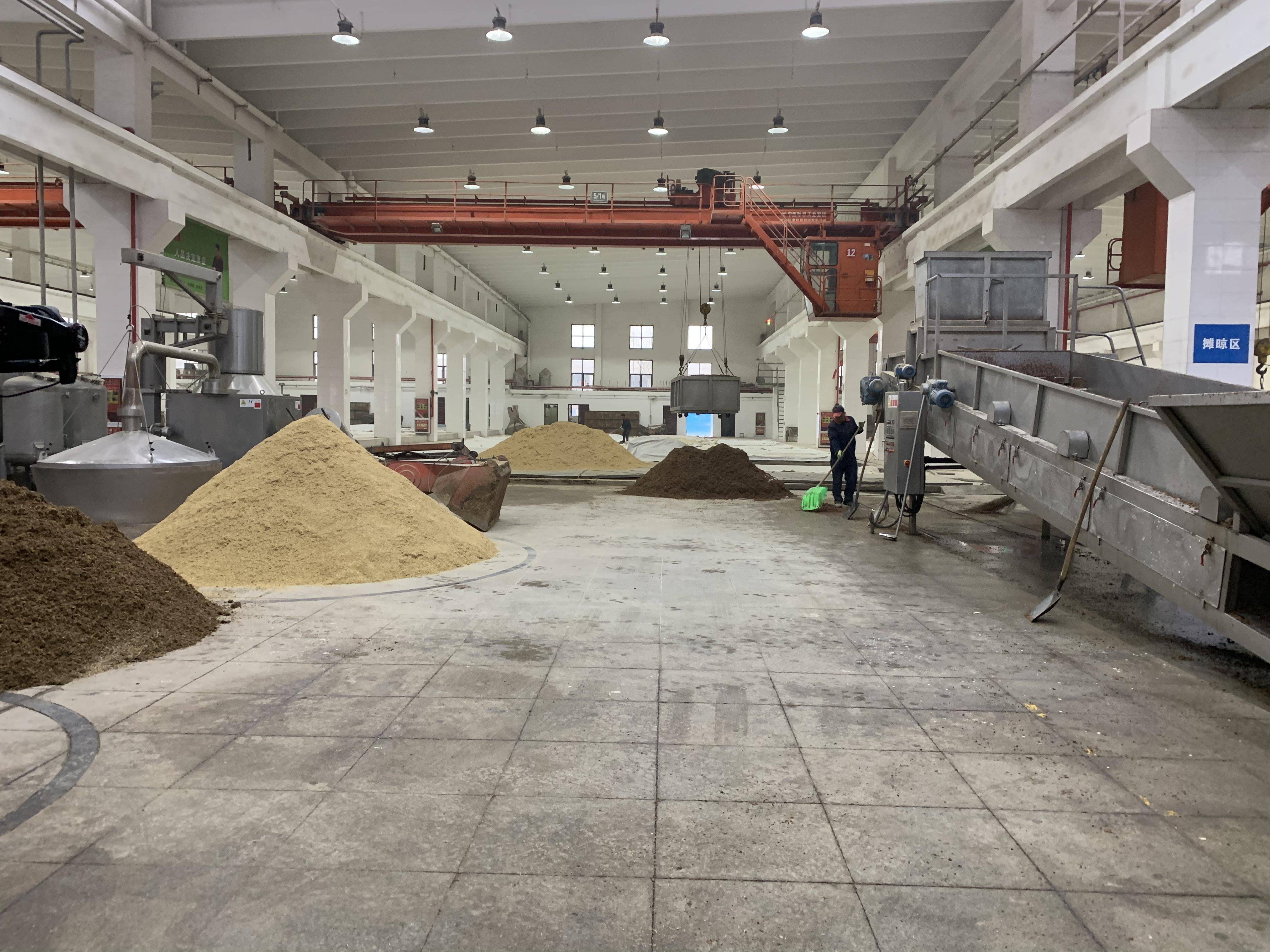 酿酒工艺中,影响白酒口感的重要步骤是哪个环节?