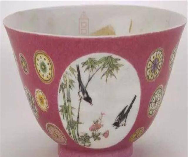 雍正:手段残酷的冷面皇帝,却有一颗少女心审美,瓷器独爱粉色