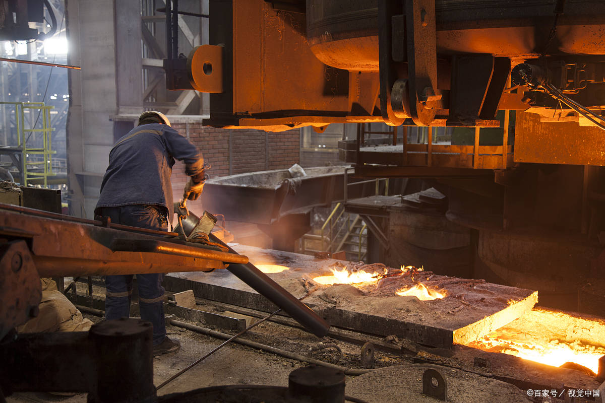 激光切割:激光切割是利用高功率密度的激光束照射被切割材料,使材料