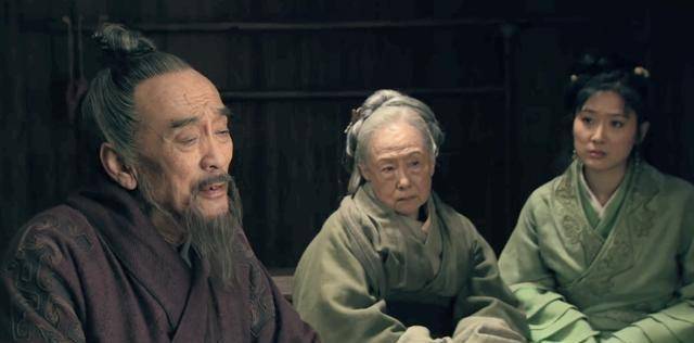 当时的刘邦,因为游手好闲被兄嫂都瞧不起,而樊哙更是操持着贱业,看不