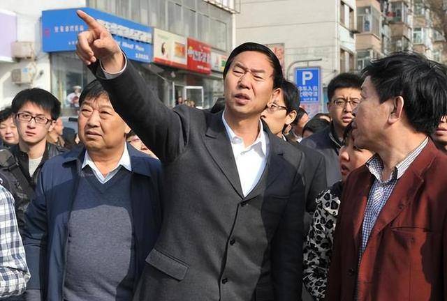 大同市长耿彦波:现代版"达康书记",离任时上千市民上街相送