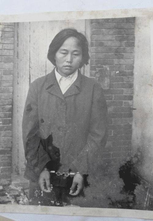 久而久之,晁正坤萌生了当女皇的想法.