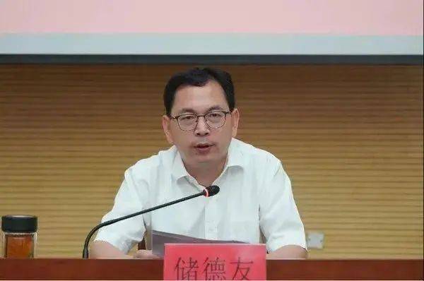 曾任泾县县委常委,组织部长 ,宣城市委组织部常务副部长,市委非公有制