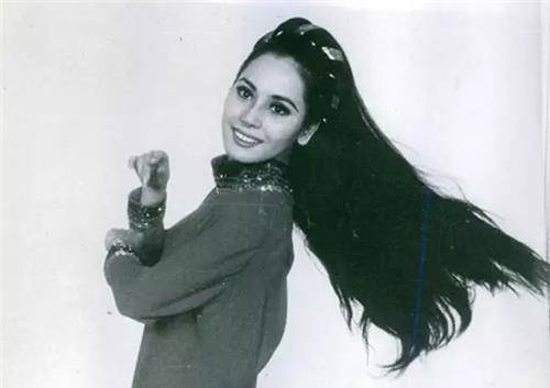 实际上她的原名叫根本七保子,1940年出生于日本一个