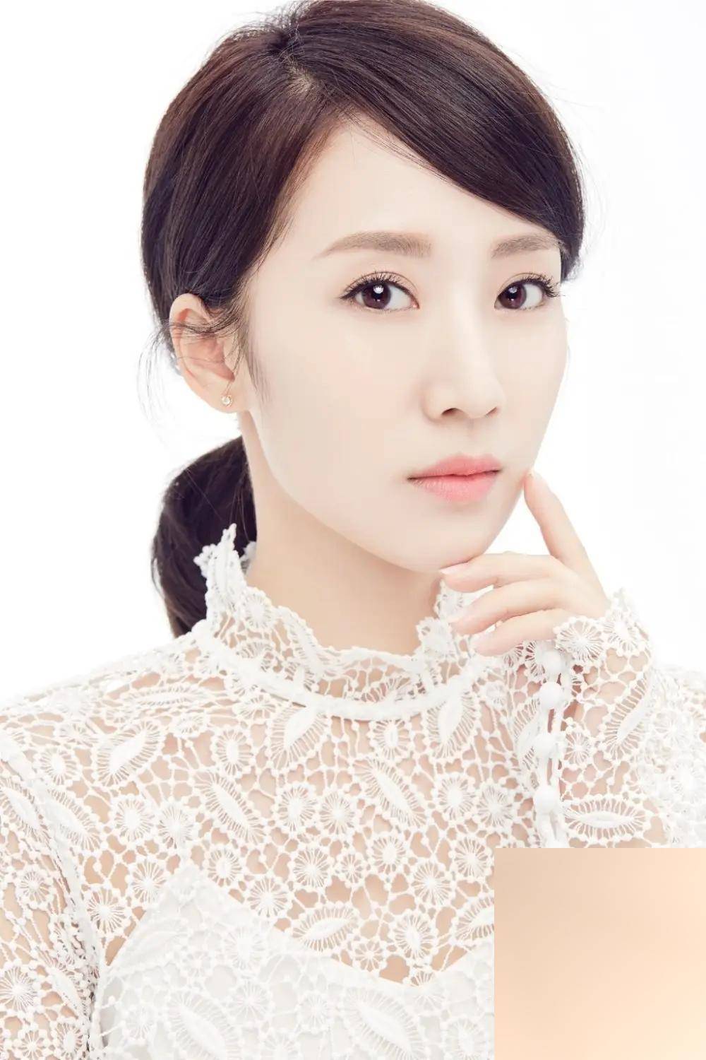 真乃人间尤物!李念的美貌与才华并存,让人惊叹不已