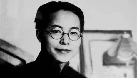 沈从文晚年:与妻子失和,转行不再写作,墓碑上是她写的这十六字