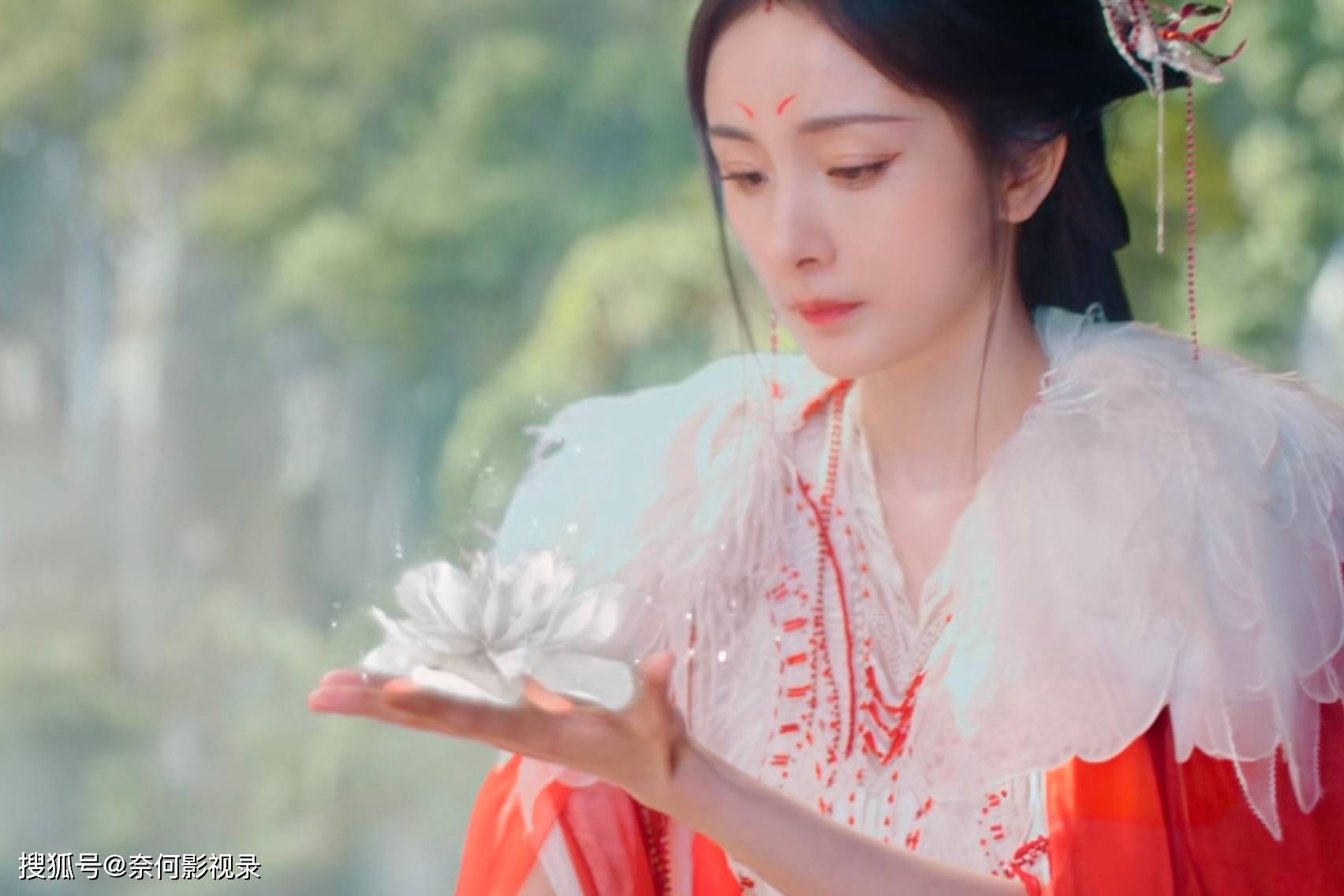 电视剧《狐妖小红娘》首播4集就大爆,杨幂功不可没