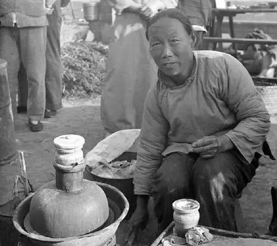 1940年南京老照片:眉目精致的千金小姐,潇洒俊逸的男子!