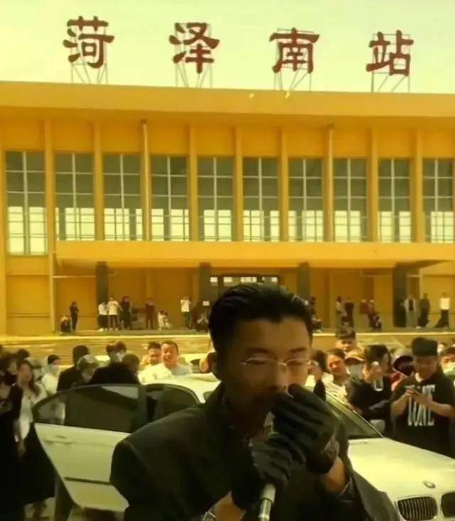 创作者
            郭有才突然停用了现场直播红包，与否吗是吃得下一亿就一走了之了？(图4)