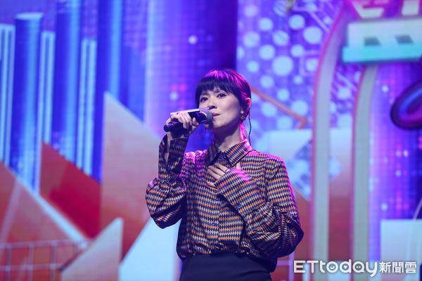 曹雅雯厌食症1个月暴瘦10公斤 突po「裸身泡汤照」单薄身形现形