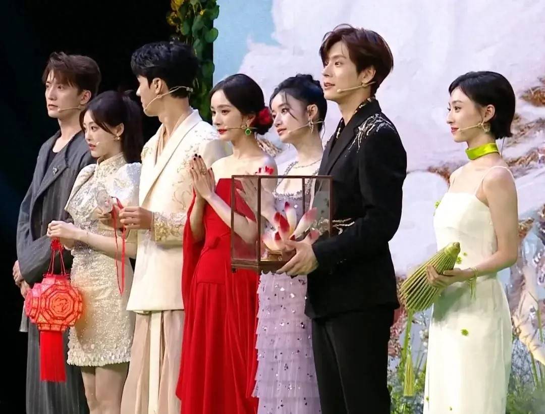 《狐妖月红篇》:杨幂祝绪丹郭晓婷同框,让我明白了仪态的重要性