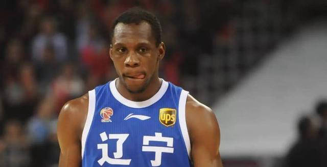 无缘卫冕后,哈德森与辽宁男篮分道扬镳,转投山东男篮并最终离开cba.