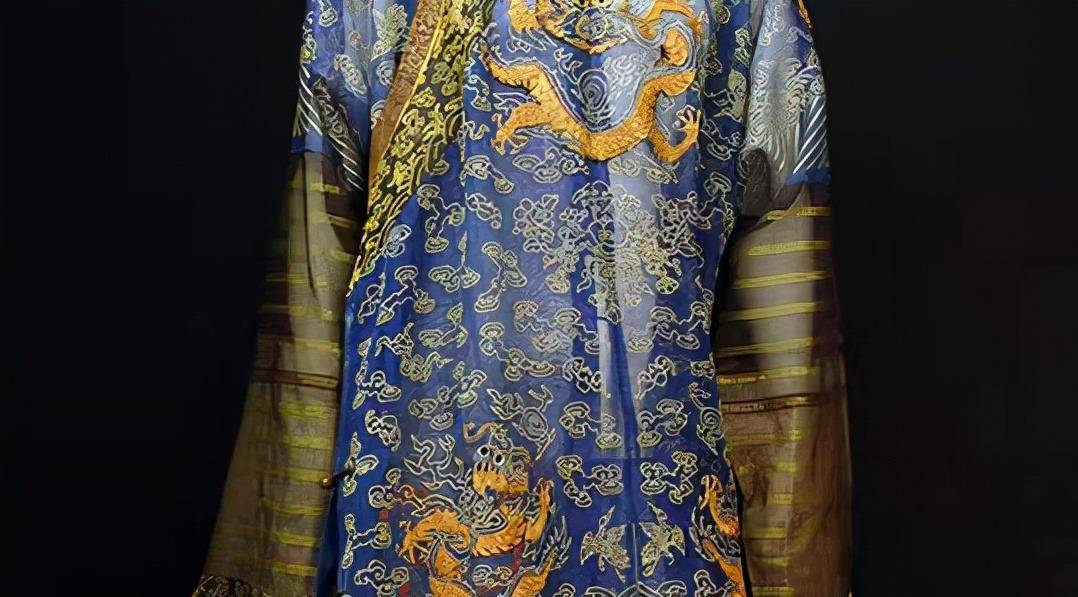 溥仪为什么要送一件龙袍给张作霖?并非是嘉奖他,而是另有深意