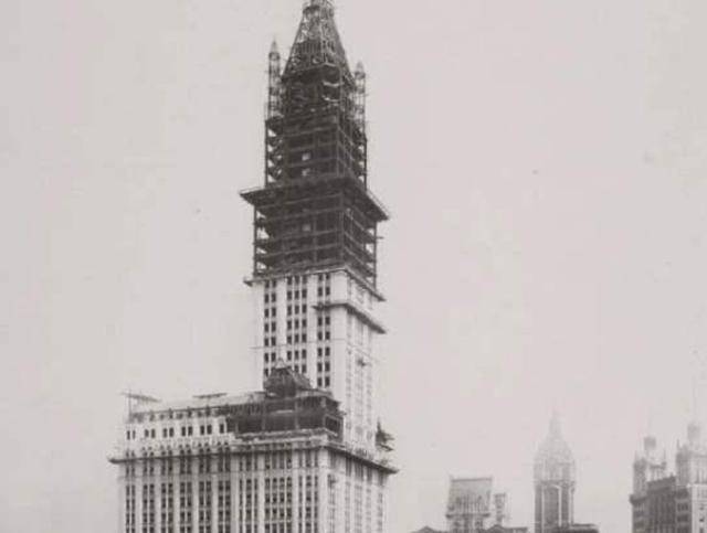 当时美国的强大,深深震撼了李鸿章,他像是喘不过气一样,不可置信地