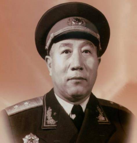 新中国最早的开国将军,比其他人早授衔4个月,堪称全能将军