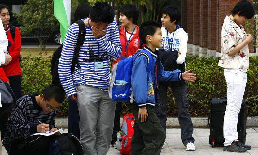 10岁神童2天半上完小学,初中只花了1年时间,后来直接考进大学