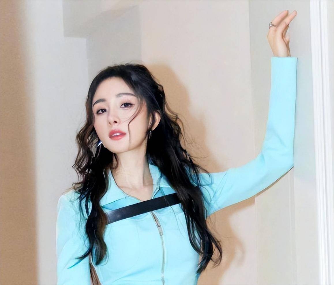 杨幂新剧脸部状态堪忧:脸成发面馒头,法令纹深!已不适合演古偶