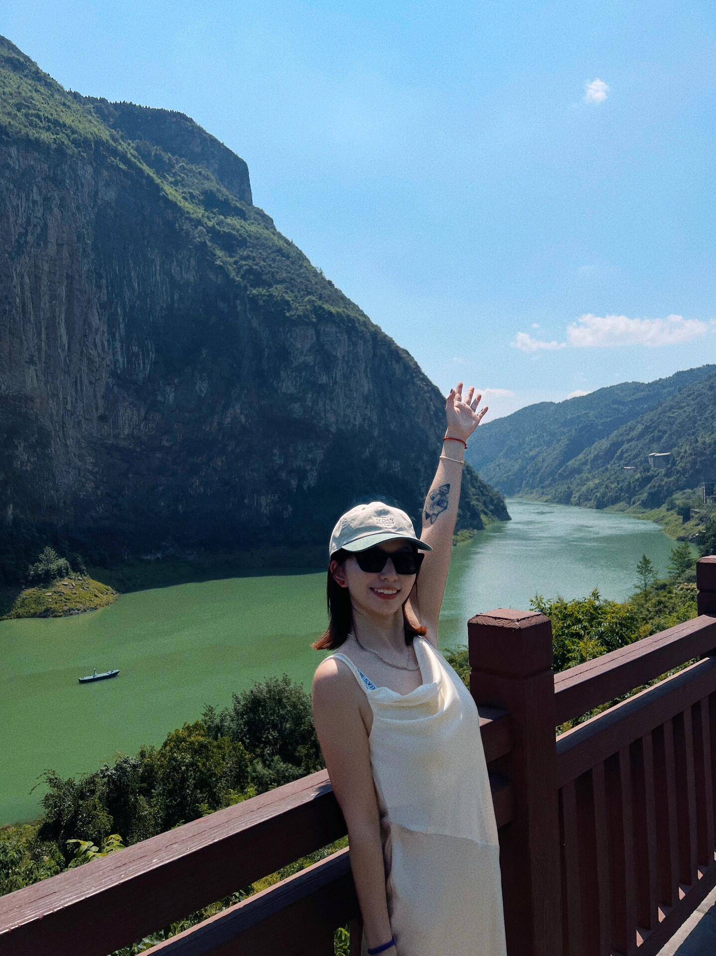 重庆导游娟子:130 7239 0897 (旅游咨询/路线规划)第一天:抵达与自由