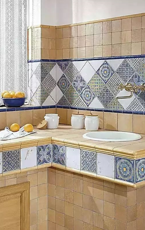 仿古砖组合,有更多的个性化的铺贴方案可选择,带来更惊喜的空间效果