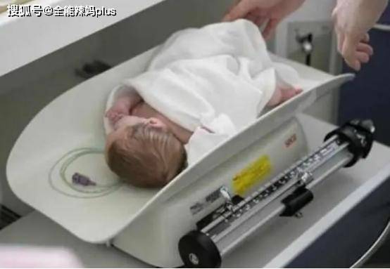 新生儿出生时有“几斤两两”，这暗示了智商水平。医生:这是胎儿体重影响的最佳标准