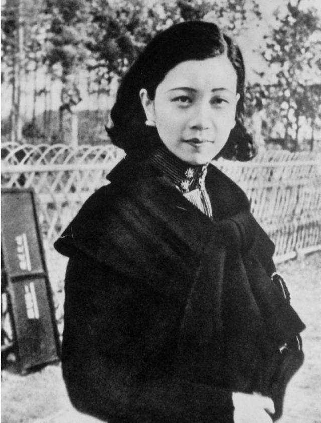 现在社会网络非常发达,各种社交软件,各大明星也都非常火热,基本每个