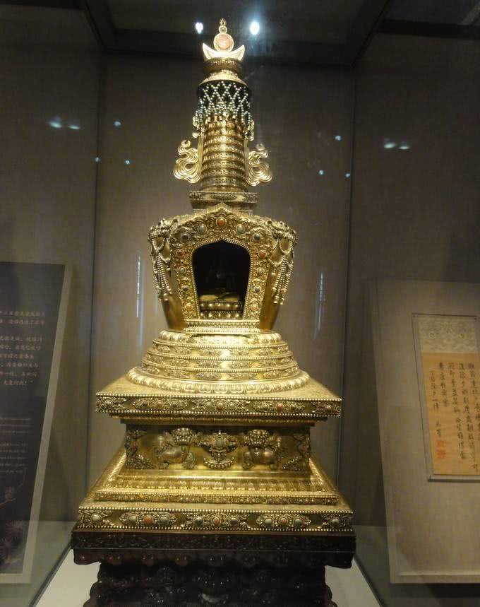 为了制造这件文物,乾隆几乎用掉了宫中所有金器,做成后惊艳世界