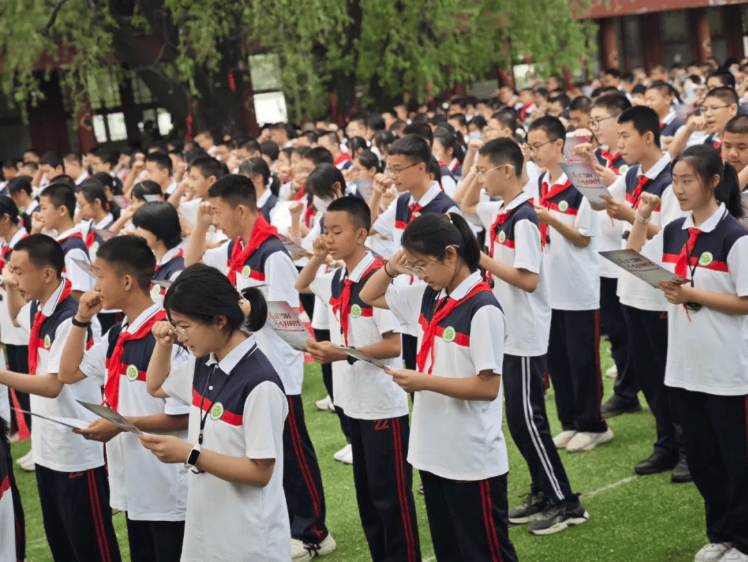 北京市大兴区第一中学初二年级举行十四岁青春礼主题仪式