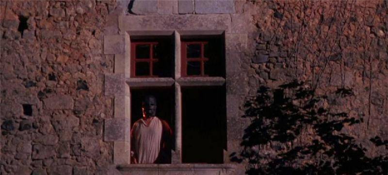 这一次,路易十四是倒是没有再折腾这个铁面人,他在巴士底狱生活的非常