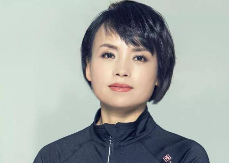 还记得那个4登珠峰,1年涨薪340万的四川妹子吗?今拿13亿离场了