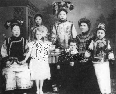 "爱新觉罗·良弼生前还办过"文明剧院,并且她想让女子也可以进去看戏.