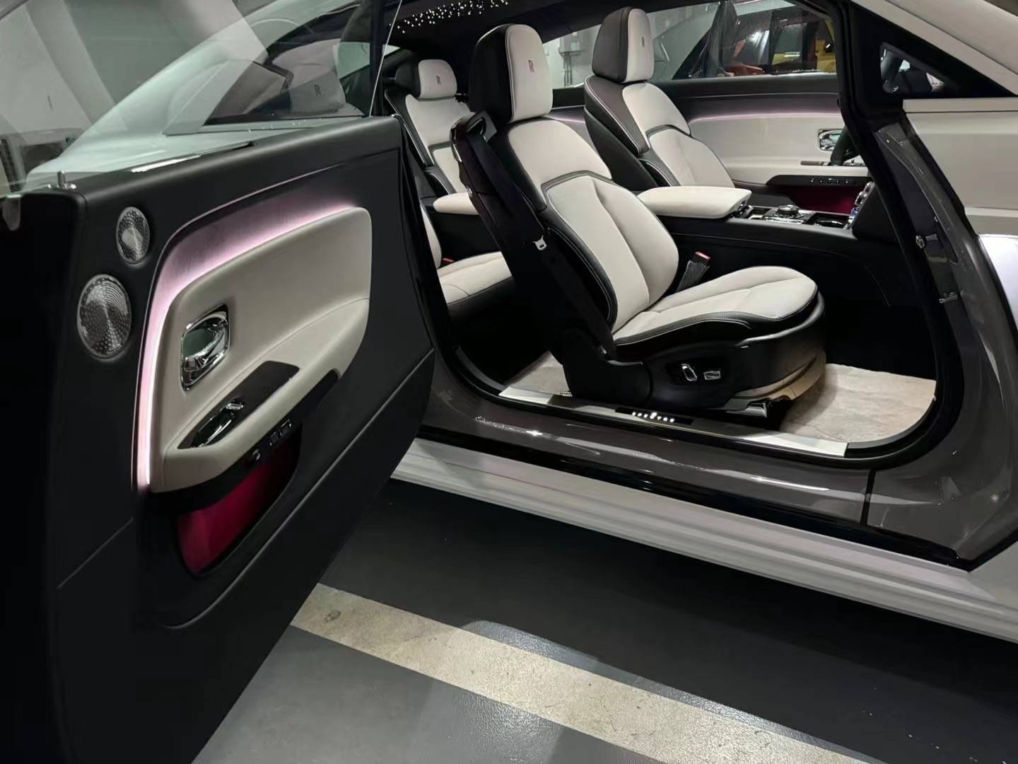 劳斯莱斯魅影绝唱之首款纯电动车"闪灵"