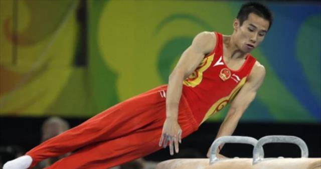 奥运冠军因女友诈骗5800万,被牵连退役,消失8年后如今成大校