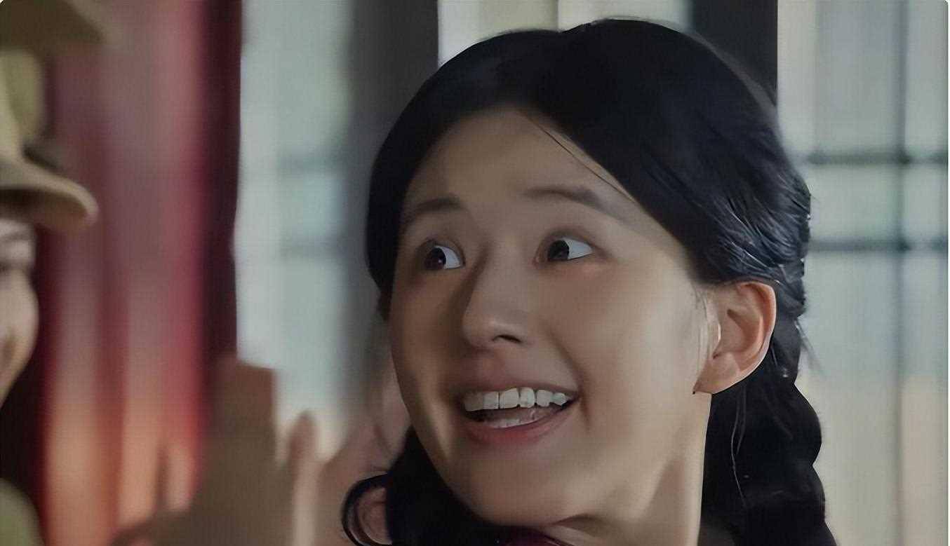 求导演睁眼看看吧,别用"烤瓷大白牙"侮辱年代剧了,雷人又无脑